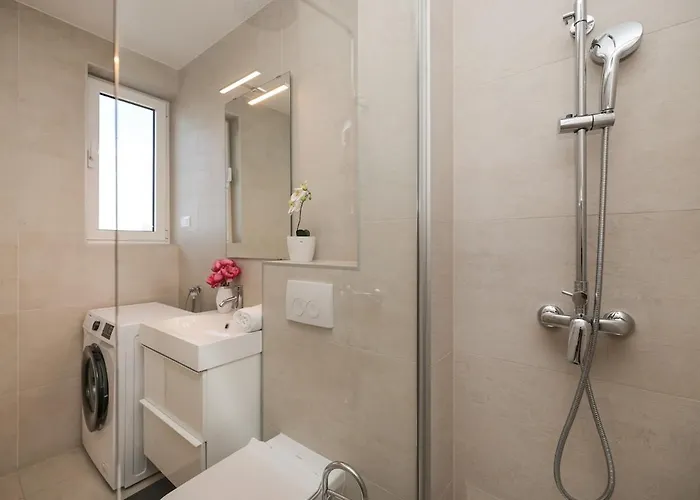 Miri R3 Вилла Привлака